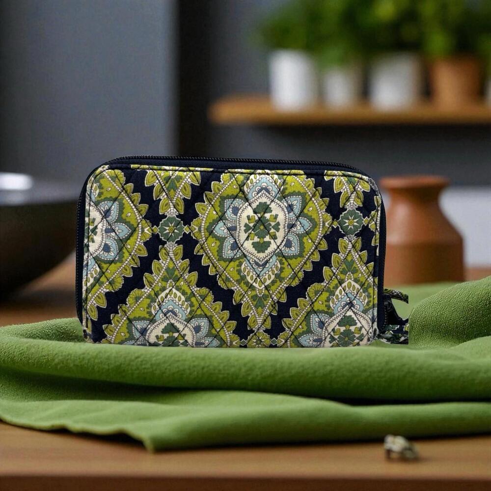 VERA BRADLEY Cambridge Blue Green Paisley Wallet Credit Card Checkbook ID